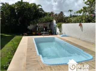 Espaço e Sustentabilidade a 150m da Praia: Casa com 5 Quartos, Suíte Térrea e Energia Solar em Jaguaribe