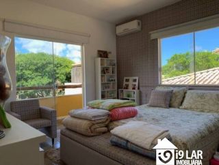 Espaço e Sustentabilidade a 150m da Praia: Casa com 5 Quartos, Suíte Térrea e Energia Solar em Jaguaribe