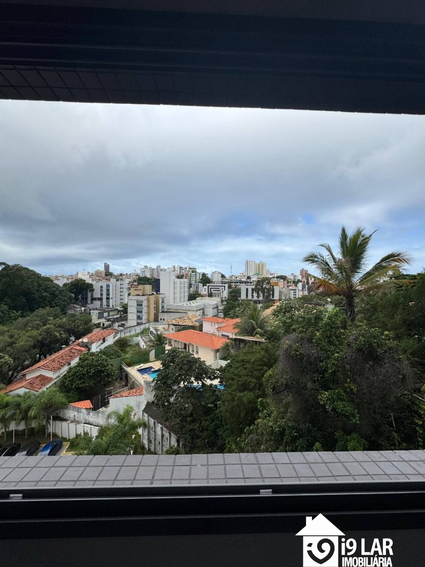 Sala Moderna no Horto Concept – 35m² com Ventilação Natural e Vaga | Venda e Aluguel.