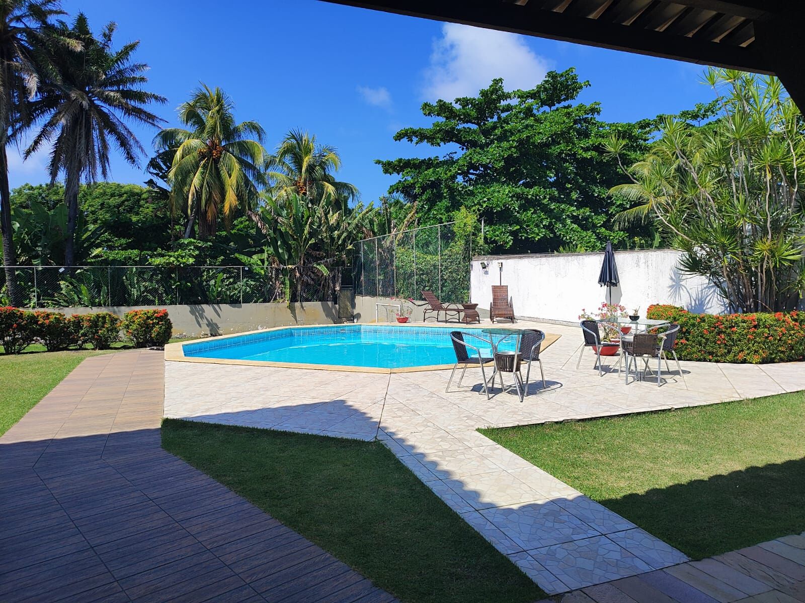 Vende-se casa à 5 minutos da praia