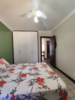 Vende-se casa à 5 minutos da praia