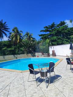 Vende-se casa à 5 minutos da praia