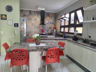 Vende-se casa à 5 minutos da praia