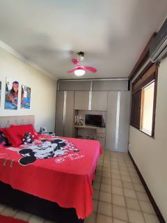 Vende-se casa à 5 minutos da praia