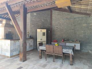 Vende-se casa à 5 minutos da praia