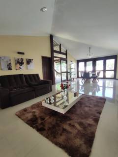 Vende-se casa à 5 minutos da praia