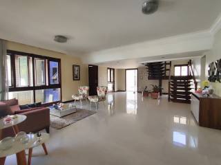 Vende-se casa à 5 minutos da praia