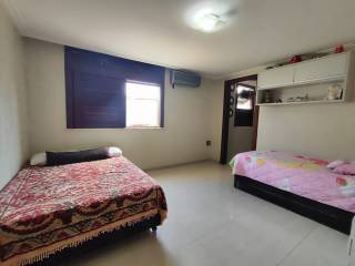 Vende-se casa à 5 minutos da praia