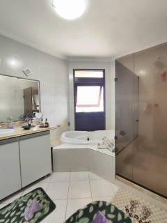 Vende-se casa à 5 minutos da praia