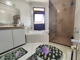 Vende-se casa à 5 minutos da praia