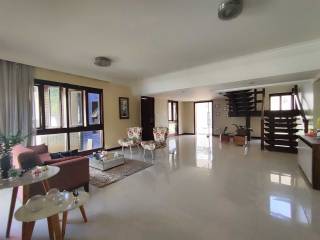 Vende-se casa à 5 minutos da praia