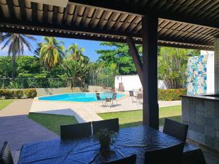 Vende-se casa à 5 minutos da praia