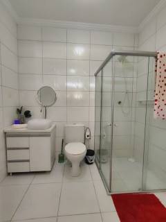 Vende-se casa à 5 minutos da praia