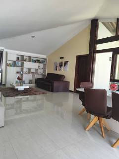 Vende-se casa à 5 minutos da praia