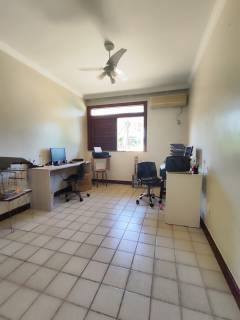 Vende-se casa à 5 minutos da praia