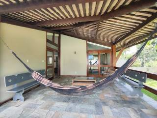 Vende-se casa à 5 minutos da praia