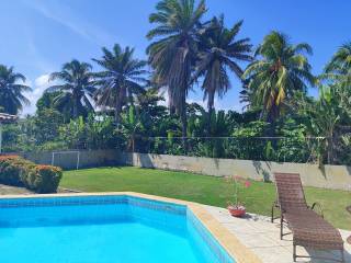 Vende-se casa à 5 minutos da praia