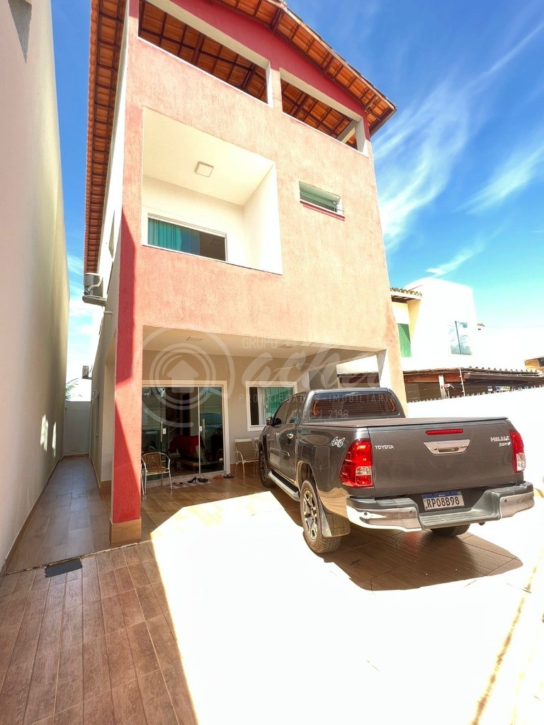 Casa Triplex individual em Pitangueiras