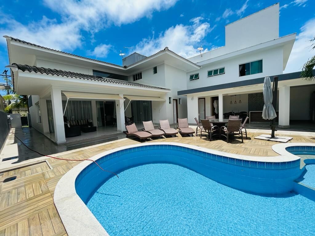 Casa de Condomínio 4/4 à venda no estilo Porteira Fechada