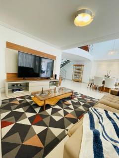 Casa de Condomínio 4/4 à venda no estilo Porteira Fechada