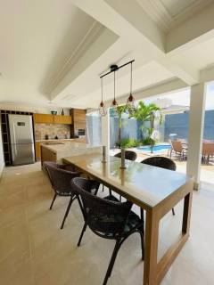 Casa de Condomínio 4/4 à venda no estilo Porteira Fechada