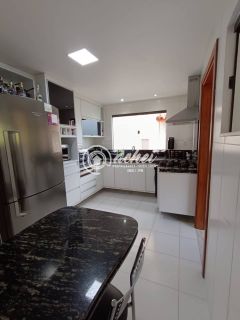 Casa 4/4 no condomínio Flora Ville