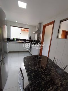 Casa 4/4 no condomínio Flora Ville