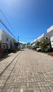 Casa em Condomínio 4/4 nascente mobiliada e com energia solar para locação em Buraquinho