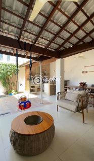 Casa em Condomínio 4/4 nascente mobiliada e com energia solar para locação em Buraquinho