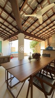 Casa em Condomínio 4/4 nascente mobiliada e com energia solar para locação em Buraquinho