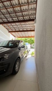 Casa em Condomínio 4/4 nascente mobiliada e com energia solar para locação em Buraquinho