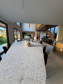 Casa de Condomínio 5/4 nascente porteira fechada à venda em Praia do Forte