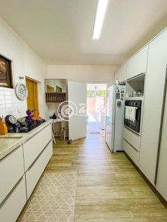 Casa de Condomínio 4/4 com planejados à venda em Estrada do Coco