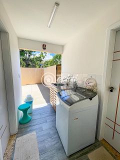 Casa de Condomínio 4/4 com planejados à venda em Estrada do Coco