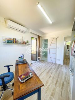 Casa de Condomínio 4/4 com planejados à venda em Estrada do Coco