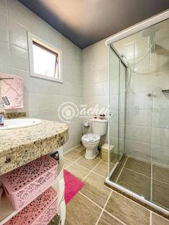 Casa de Condomínio 4/4 com planejados à venda em Estrada do Coco