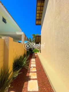 Casa de Condomínio 4/4 com planejados à venda em Estrada do Coco