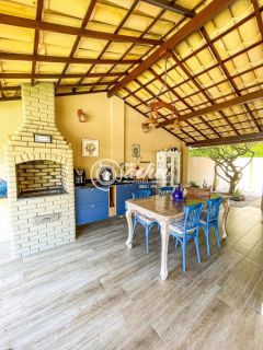 Casa de Condomínio 4/4 com planejados à venda em Estrada do Coco