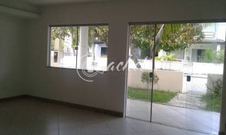 Casa de Condomínio 4/4 nascente à venda em Buraquinho