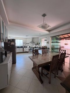 Casa 4/4 à venda no Condomínio Vilas do Bosque