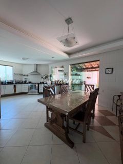 Casa 4/4 à venda no Condomínio Vilas do Bosque