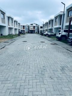 Casa de Condomínio 3 suítes para alugar em Buraquinho