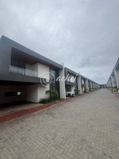 Casa de Condomínio Alto Padrão 4/4 à venda na Av. Priscila Dutra