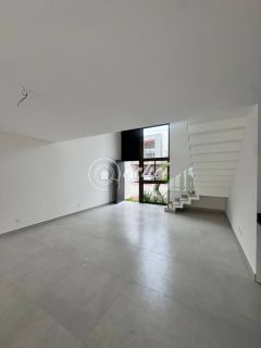 Casa de Condomínio Alto Padrão 4/4 à venda na Av. Priscila Dutra