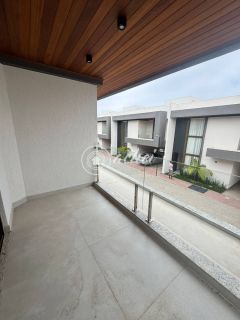 Casa de Condomínio Alto Padrão 4/4 à venda na Av. Priscila Dutra