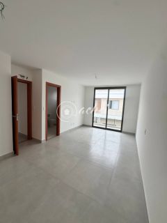 Casa de Condomínio Alto Padrão 4/4 à venda na Av. Priscila Dutra