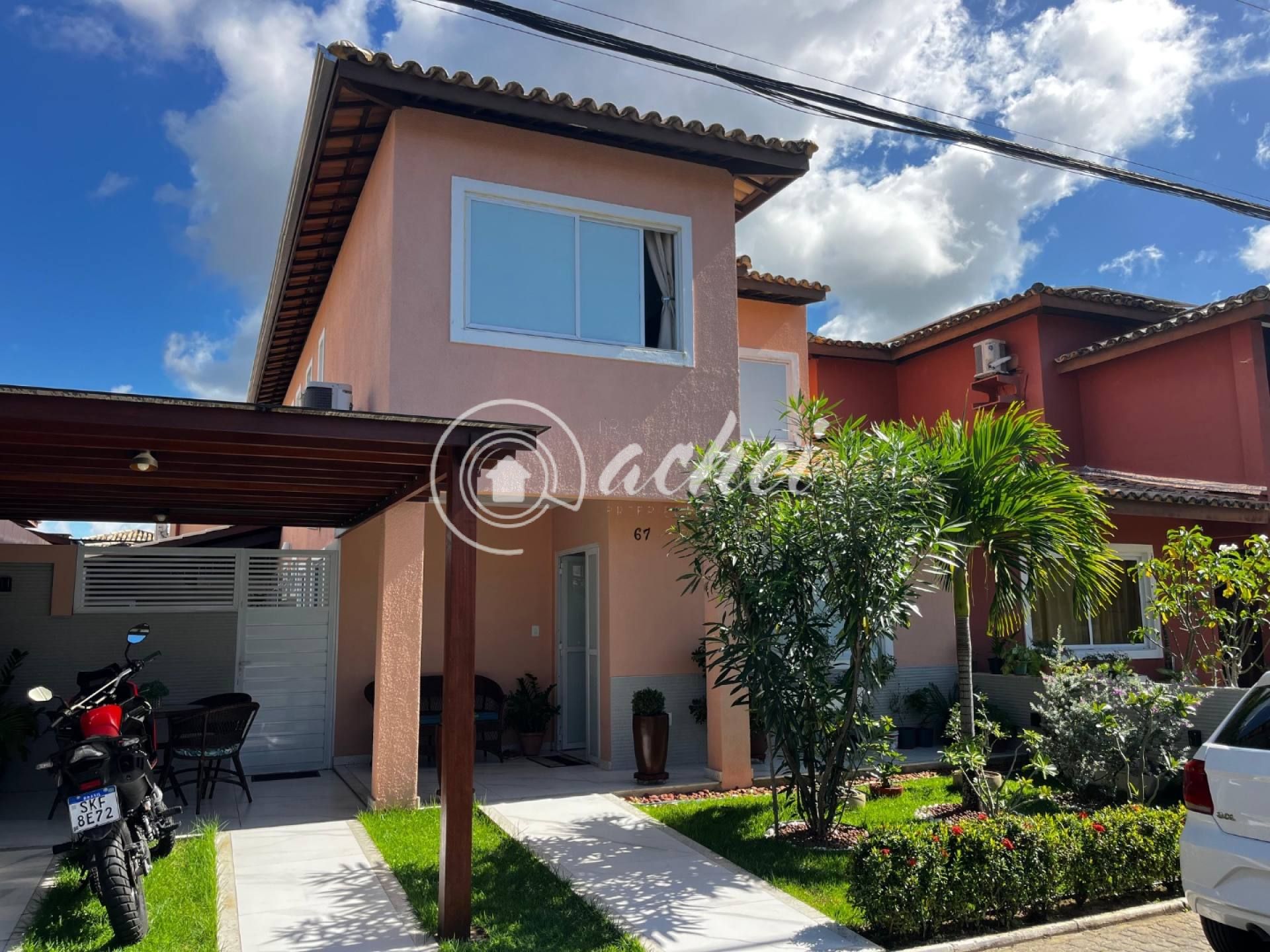 Casa de Condomínio 4/4 nascente à venda na Av. Luiz Tarquínio