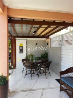 Casa de Condomínio 4/4 nascente à venda na Av. Luiz Tarquínio