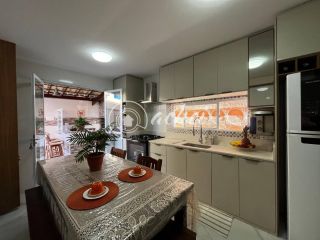 Casa de Condomínio 4/4 nascente à venda na Av. Luiz Tarquínio