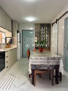 Casa de Condomínio 4/4 nascente à venda na Av. Luiz Tarquínio